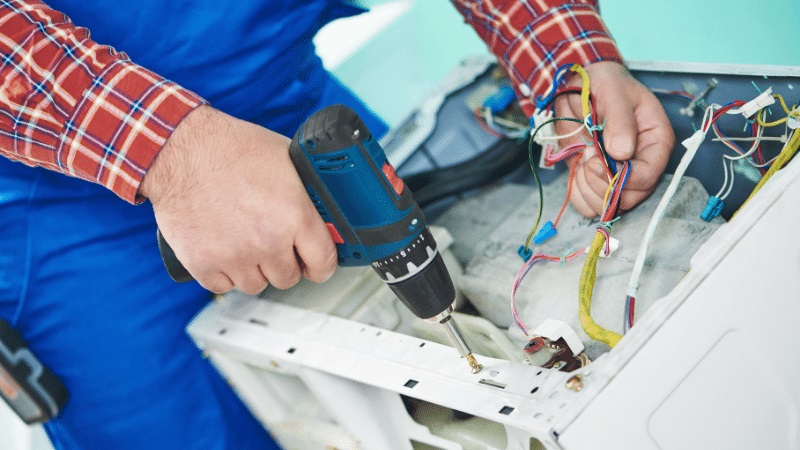 Alaşehir ECA ECA çamaşır makinesi kart tamiri – Su almama arızası orijinal parça ile giderildi. - Teknik servis örneği